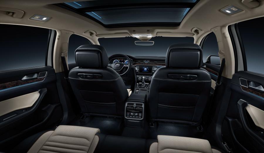 Интерьер Volkswagen Magotan (B8L) 2016 года  (фото 18 из 38)